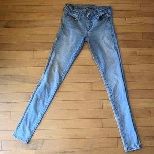 Light wash AEO next level stretch jeggings